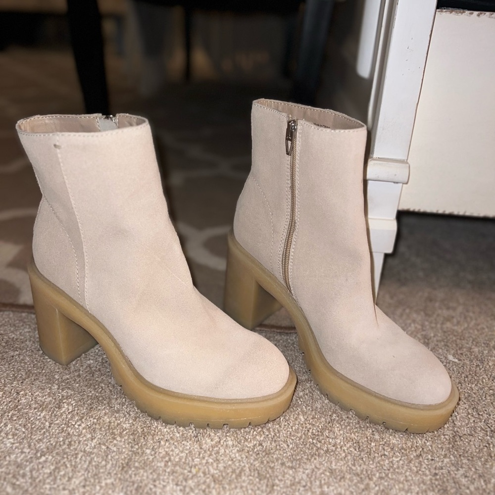Dolce Vita beige booties
